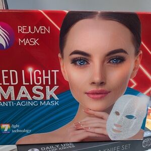 LED Light Therapy Mask - White